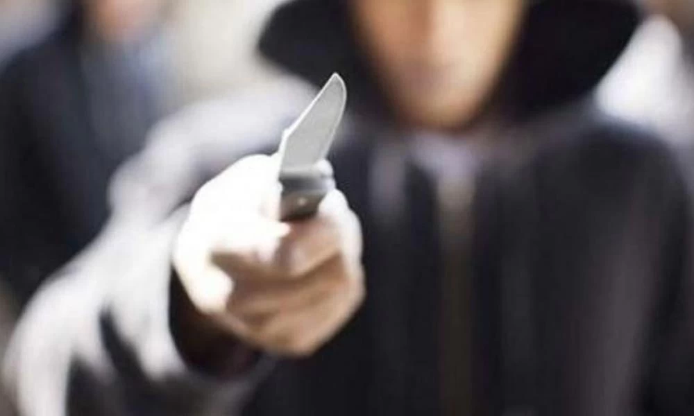 Απίστευτη αγριότητα στον Άλιμο: Ανήλικοι μαχαίρωσαν με κουζινομάχαιρο 14χρονο